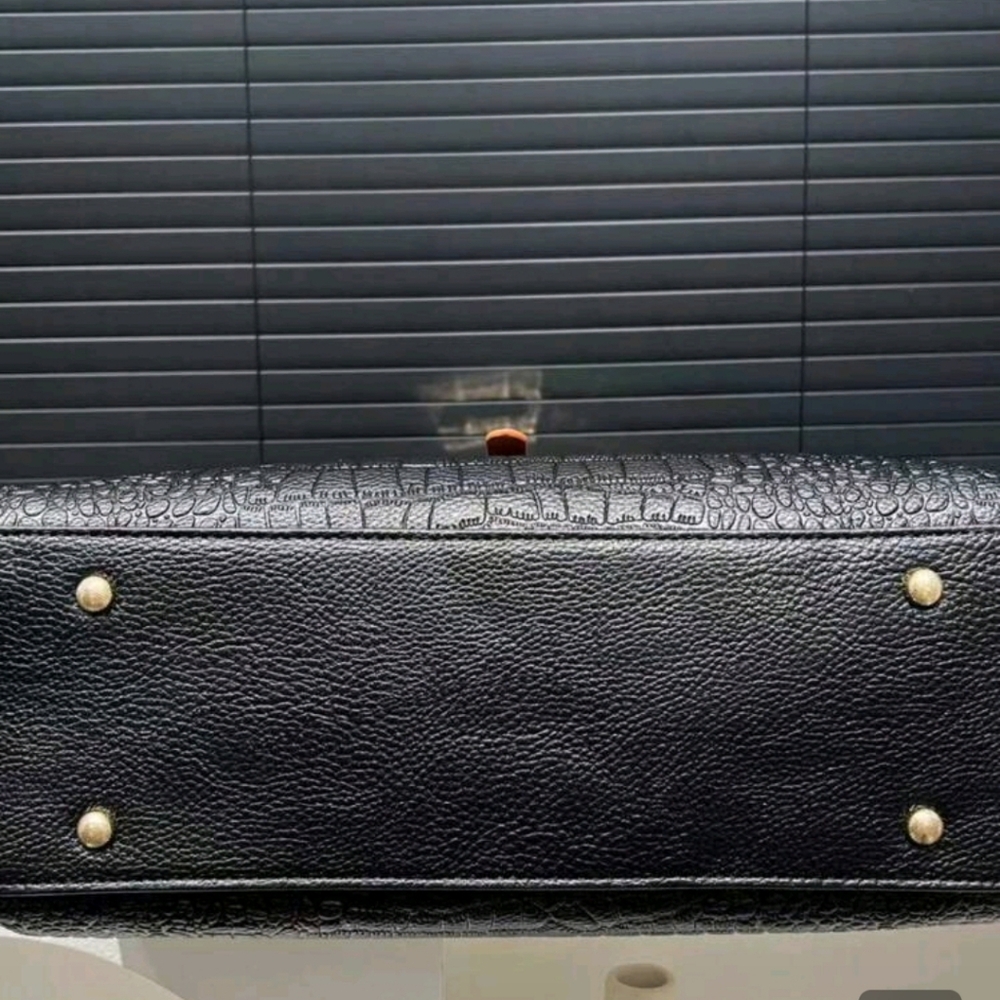 Classic Croc-Texture Tote Bag - Black & Tan - Picture 6 of 9